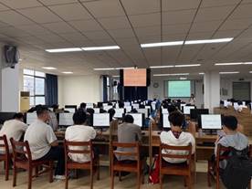 餐廳里的人們 中度可信度描述已自動生成 餐廳里的人們 中度可信度描述已自動生成